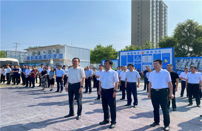 2022年7月24日，青岛市委常委、胶州市委书记张新竹一行莅临中天建设集团胶东分公司绿城凤起潮鸣A区项目工地，对项目现场进行实地观摩。